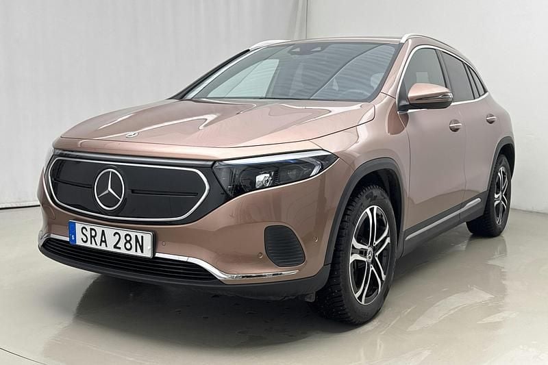 Ljusbrun Begagnad 2023 Mercedes EQA250 Progressive SUV | 359 000 kr (Marknadspris) - Bild 1/4