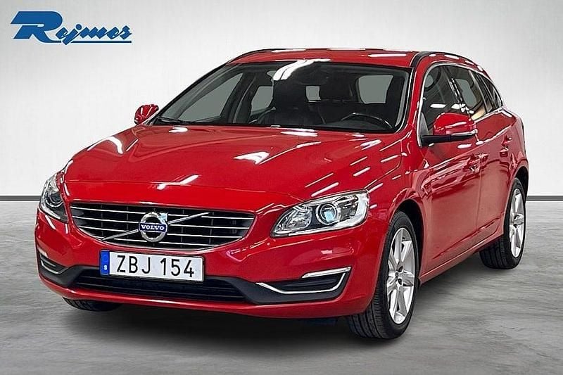 Passion röd Begagnad 2017 Volvo V60 Momentum Kombi | 138 100 kr (Marknadspris) - Bild 1/4