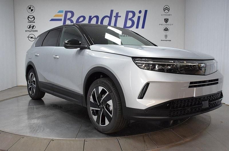 Grå Ny 2025 Opel Grandland X SUV | 429 500 kr (Marknadspris) - Bild 1/3