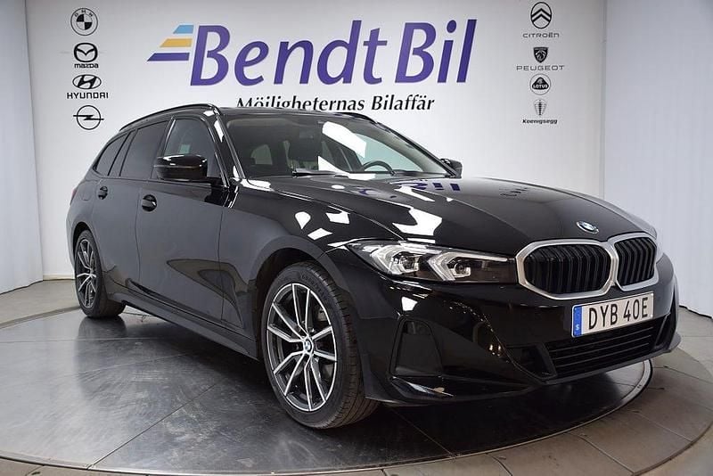 Svart Begagnad 2023 BMW 320 Kombi | 336 500 kr (Marknadspris) - Bild 1/3