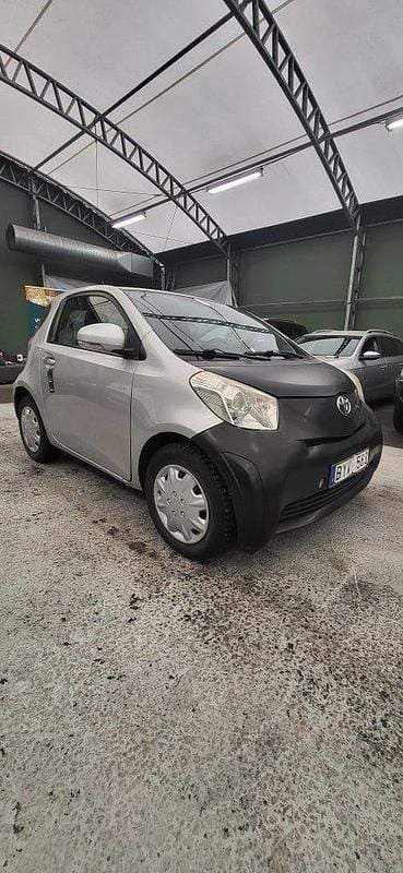 Begagnad Toyota iQ 68 HK (50 kW) 2009 Silver Halvkombi