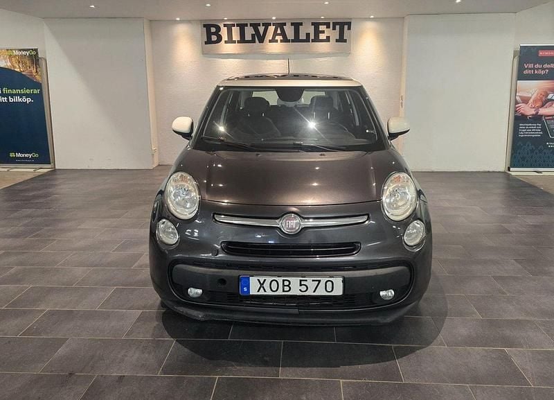 Grå Begagnad 2013 Fiat 500L Lounge Minibuss | 49 900 kr (Marknadspris) - Bild 1/4