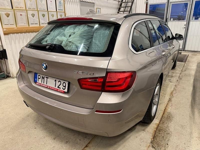 Begagnad BMW 525 204 HK (150 kW) 2010 Silver Kombi