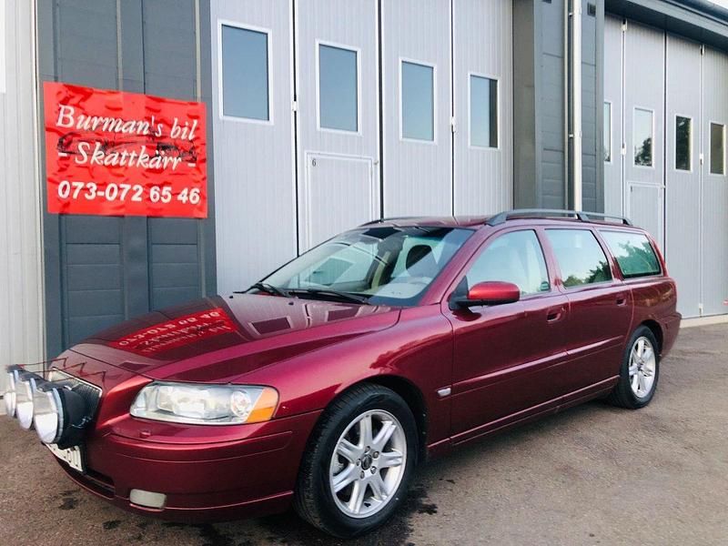 Röd Begagnad 2005 Volvo V70 Momentum Kombi | 34 900 kr (Marknadspris) - Bild 1/4