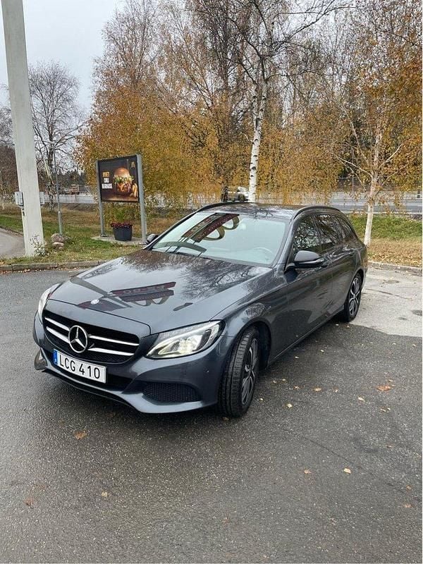 Grå Begagnad 2016 Mercedes C220 Avantgarde Kombi | 139 000 kr (Marknadspris) - Bild 1/4