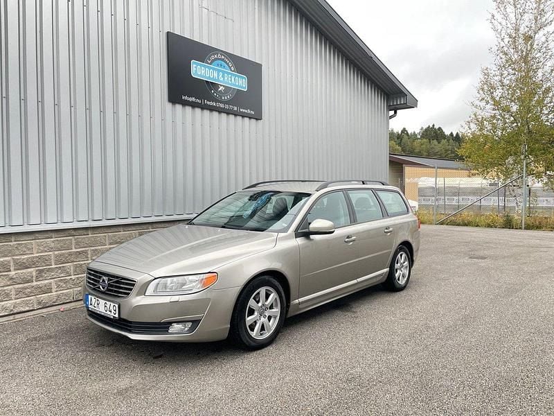 Ljusbrun (seashell beige metallic) Begagnad 2014 Volvo V70 Kombi | 79 900 kr (Bra pris) - Bild 1/4