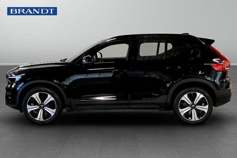 Begagnad Volvo XC40 Plus 172 kW (234 HK) 2023 Svart SUV