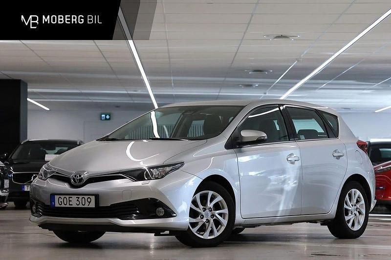 Silver Begagnad 2017 Toyota Auris Active Halvkombi | 149 900 kr (Marknadspris) - Bild 1/3