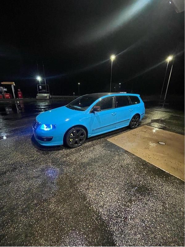 Blå Begagnad 2007 VW Passat Highline Kombi | 69 900 kr - Bild 1/4