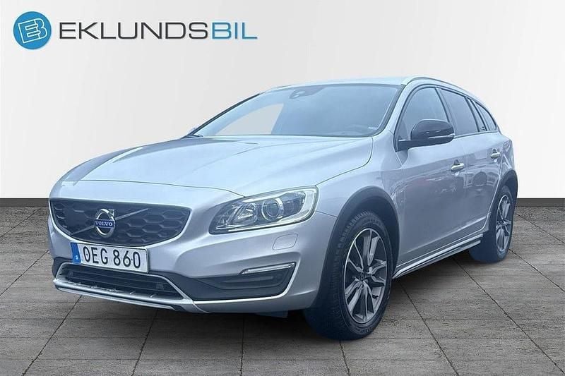 Silver Begagnad 2016 Volvo V60 CC Summum Kombi | 129 900 kr - Bild 1/4