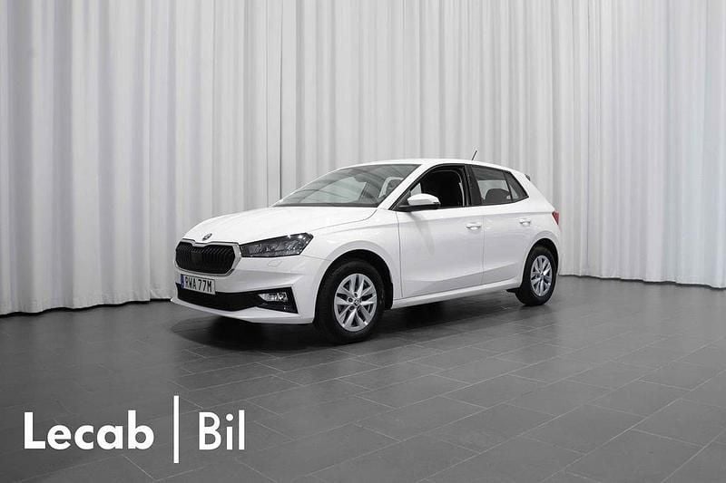 Vit (candy white) Begagnad 2024 Skoda Fabia Halvkombi | 199 500 kr (Marknadspris) - Bild 1/4