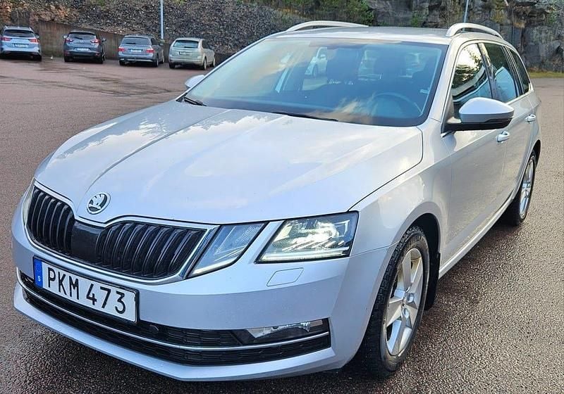 Begagnad 2018 Skoda Octavia Kombi | 115 000 kr (Marknadspris) - Bild 1/4