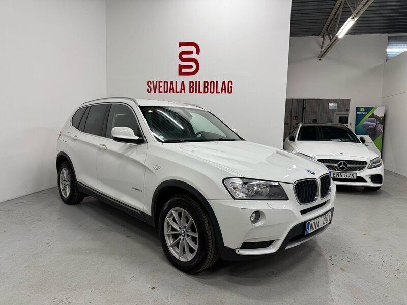 Vit Begagnad 2012 BMW X3 SUV | 98 900 kr (Marknadspris) - Bild 1/4