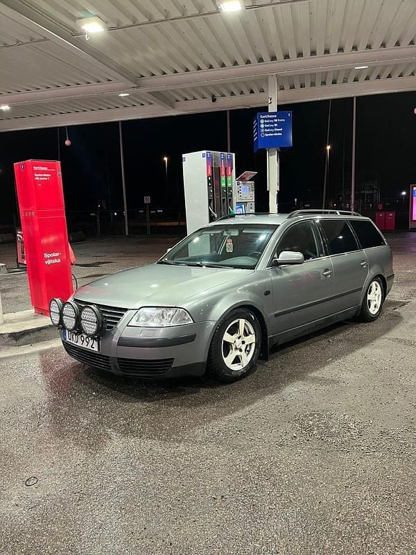 Begagnad 2004 VW Passat Trendline Kombi | 22 000 kr (Marknadspris) - Bild 1/4