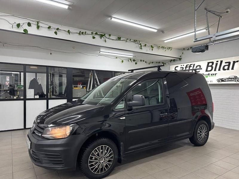Begagnad VW Caddy 102 HK (75 kW) 2016 Svart Minibuss