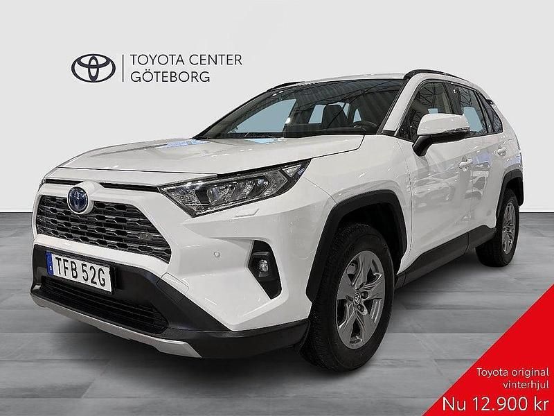 Vit Begagnad 2024 Toyota RAV4 Hybrid Active SUV | 384 900 kr (Superpris) - Bild 1/4