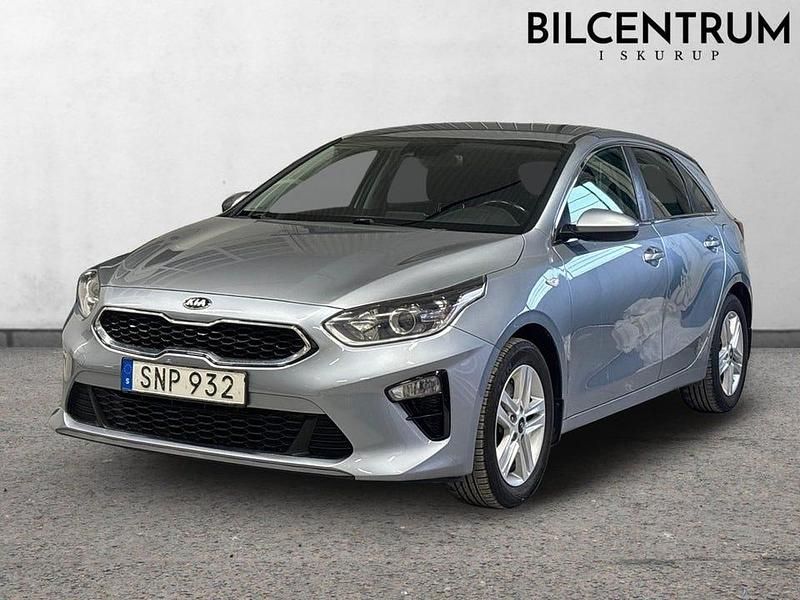 Grå Begagnad 2019 Kia Ceed Halvkombi | 99 900 kr (Lite dyr) - Bild 1/4