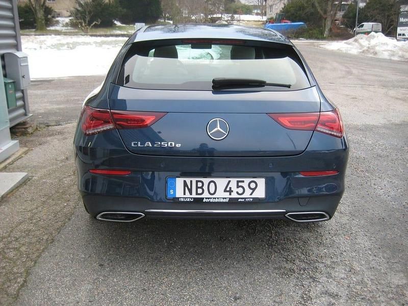 Begagnad Mercedes CLA250 Shooting Brake 218 HK (160 kW) 2023 Blå Kombi
