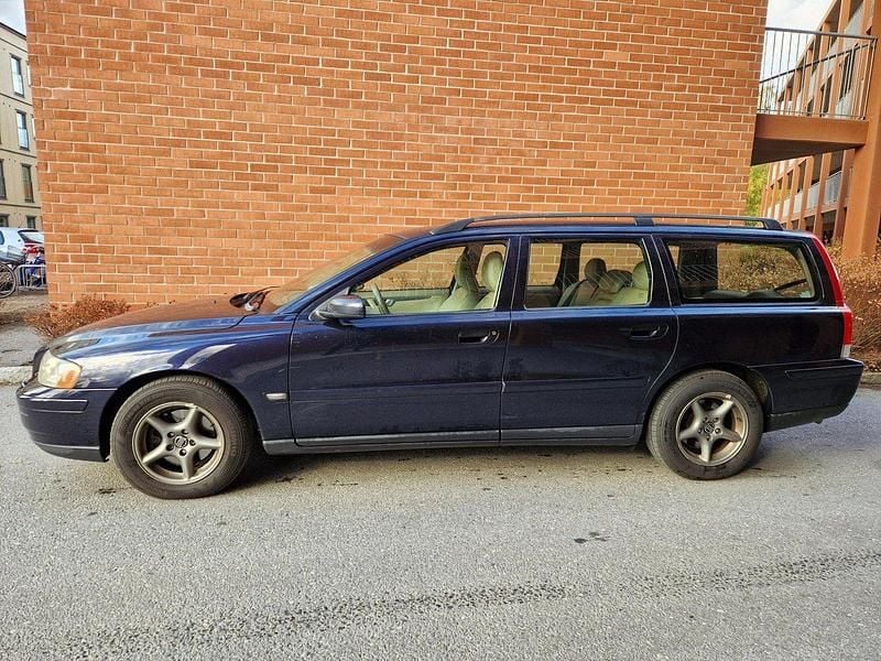 Blå Begagnad 2006 Volvo V70 Kombi | 19 900 kr (Bra pris) - Bild 1/4