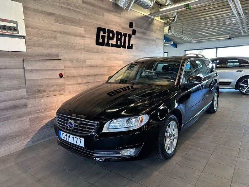 Svart Begagnad 2015 Volvo V70 Momentum Kombi | 99 900 kr (Marknadspris) - Bild 1/4