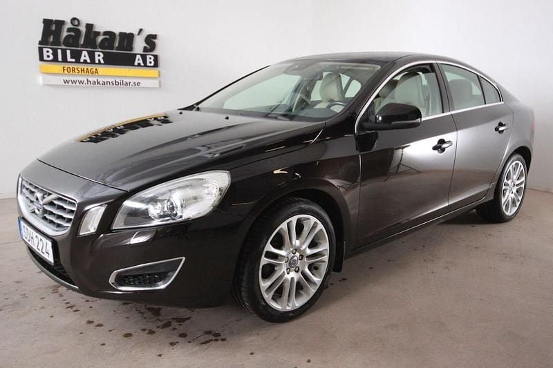 Svart Begagnad 2012 Volvo S60 Summum Sedan | 119 500 kr (Marknadspris) - Bild 1/4