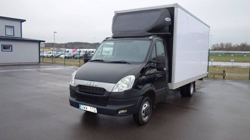 Svart Begagnad 2014 Iveco Daily Van | 129 900 kr (Bra pris) - Bild 1/4