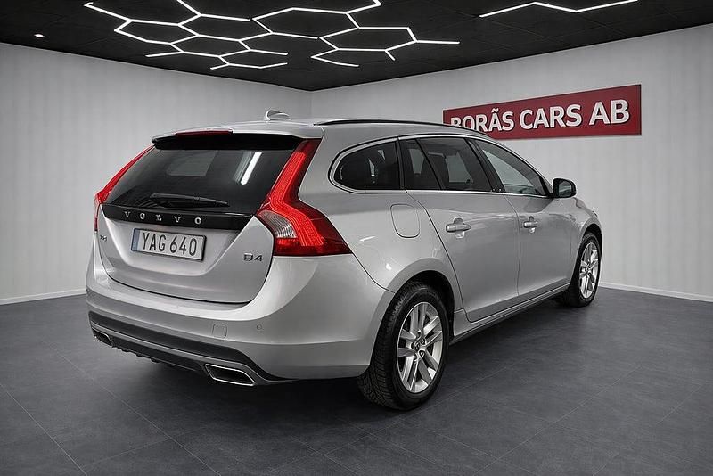 Begagnad Volvo V60 200 HK (147 kW) 2015 Silver Kombi