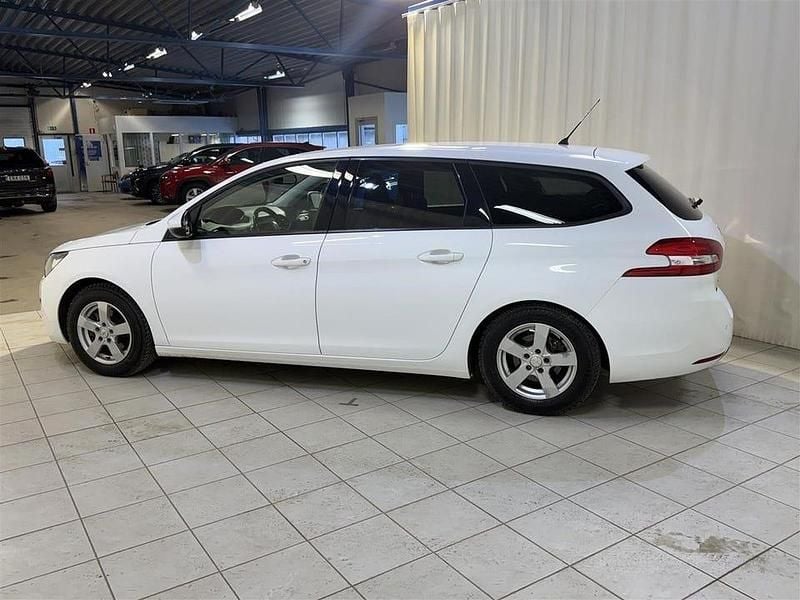Begagnad Peugeot 308 SW Active 110 HK (80 kW) 2015 Vit Kombi