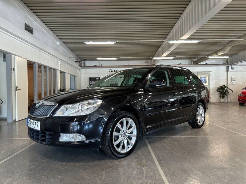 Svart Begagnad 2011 Skoda Octavia Elegance Kombi | 59 900 kr (Bra pris) - Bild 1/4