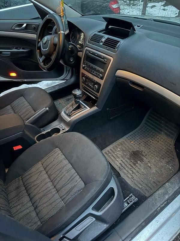 Begagnad 2010 Skoda Octavia Kombi | 56 000 kr (Marknadspris) - Bild 1/4