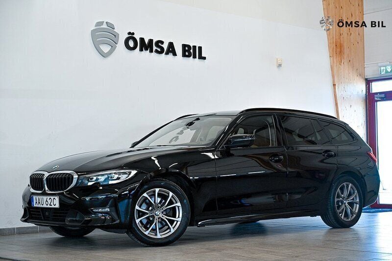 Svart Begagnad 2020 BMW 320 Shadowline Kombi | 274 800 kr (Bra pris) - Bild 1/4