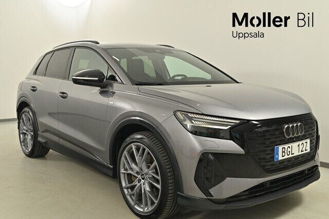 Grå (tyfongrü metallic) Begagnad 2023 Audi Q4 e-tron S-Line SUV | 469 900 kr (Bra pris) - Bild 1/3