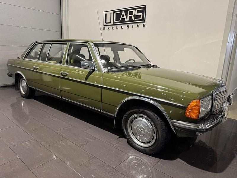 Mörkgrön Begagnad 1981 Mercedes 300 Sedan | 299 900 kr - Bild 1/4