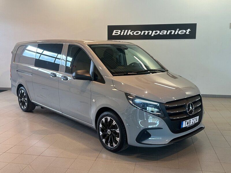 Grå Ny 2025 Mercedes Vito Minibuss | 836 250 kr (Marknadspris) - Bild 1/4