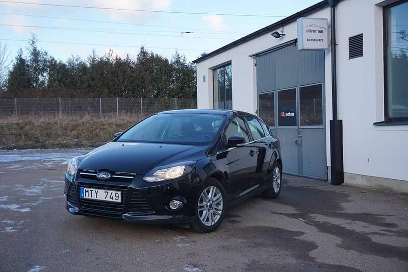 Begagnad Ford Focus 101 HK (74 kW) 2012 Svart Halvkombi
