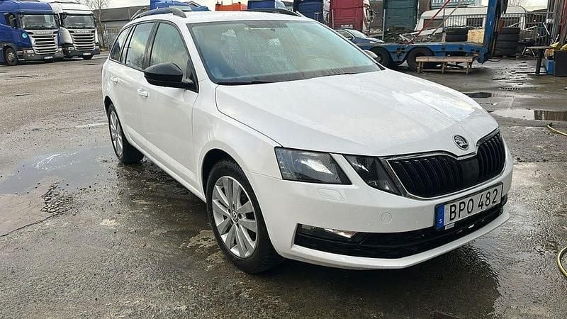 Begagnad 2018 Skoda Octavia Kombi | 60 000 kr (Superpris) - Bild 1/4