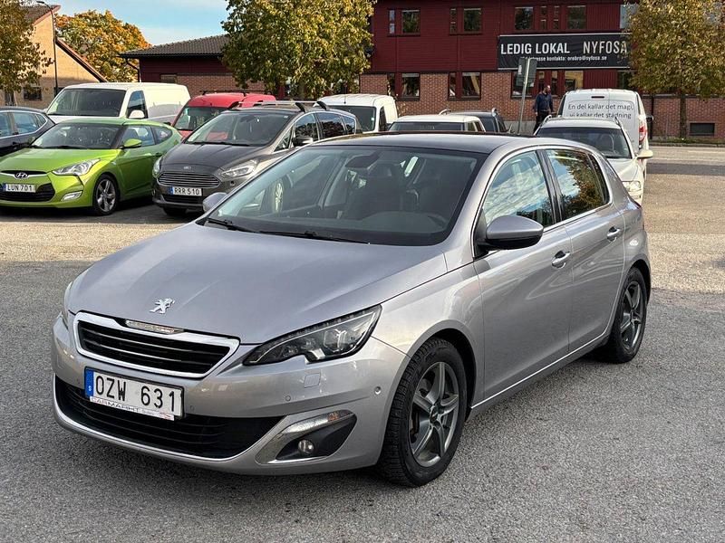 Grå Begagnad 2013 Peugeot 308 Allure Halvkombi | 79 900 kr (Lite dyr) - Bild 1/4