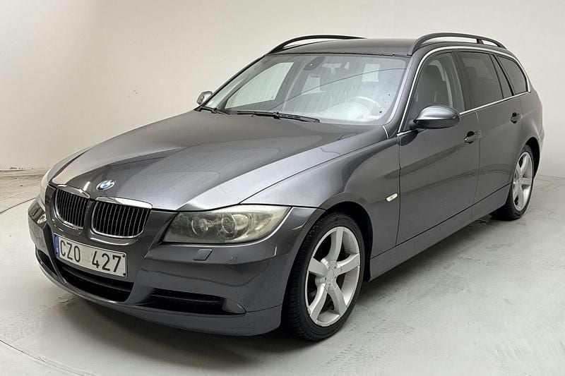 Grå Begagnad 2008 BMW 325 Advantage Kombi | 90 000 kr (Marknadspris) - Bild 1/4