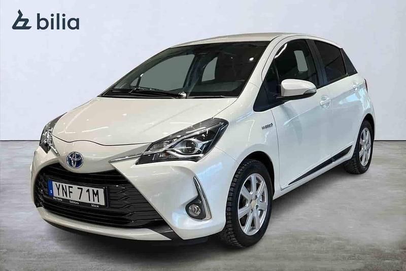Begagnad Toyota Yaris Hybrid 2019 Grå Halvkombi