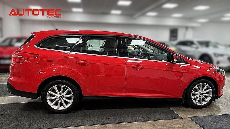 Begagnad Ford Focus Titanium 125 HK (91 kW) 2015 Röd Kombi