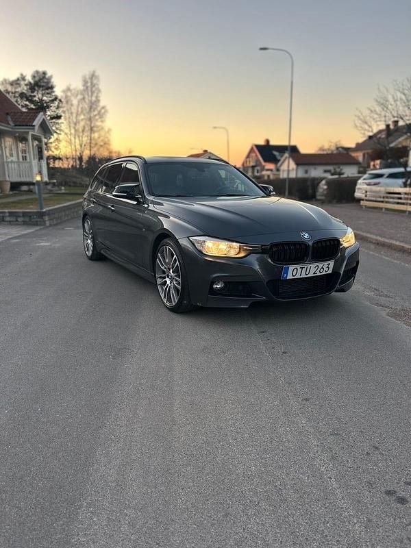 Begagnad 2015 BMW 328 M Sport Kombi | 219 900 kr - Bild 1/4