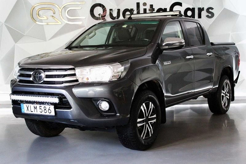 Mörkgrå (grå) Begagnad 2018 Toyota HiLux Pickup | 299 900 kr (Bra pris) - Bild 1/4