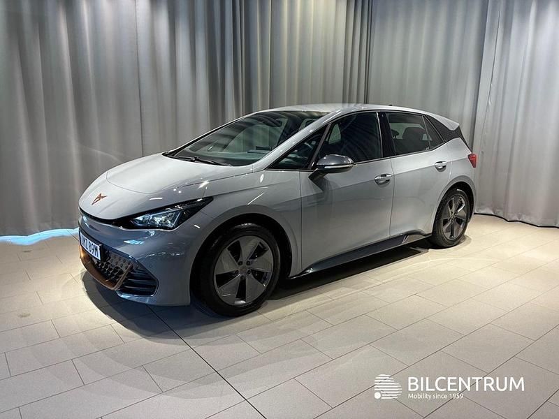 Ljusgrå (grå) Begagnad 2023 Cupra Born Halvkombi | 269 900 kr (Marknadspris) - Bild 1/4
