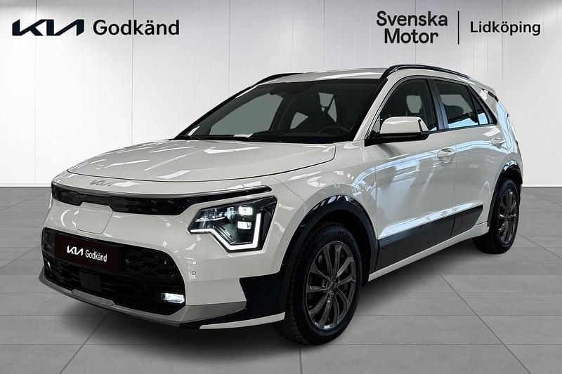 Vit Begagnad 2023 Kia e-Niro SUV | 299 200 kr (Bra pris) - Bild 1/4
