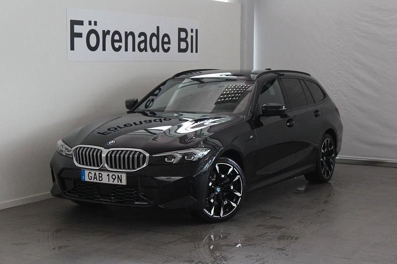 Svart Ny 2025 BMW 330e M Sport Kombi | 654 200 kr (Marknadspris) - Bild 1/4