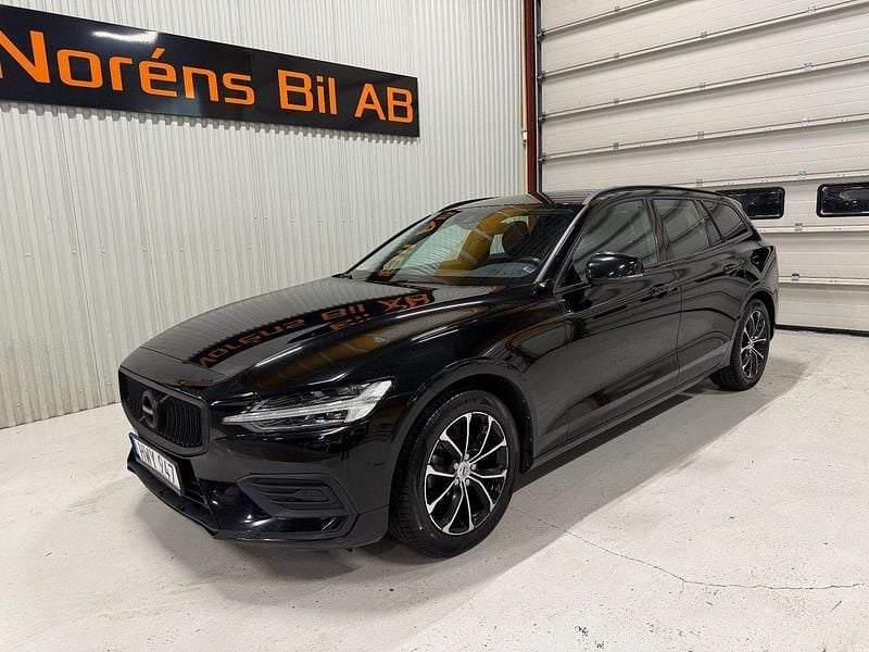 Svart Begagnad 2019 Volvo V60 Momentum Kombi | 204 000 kr (Superpris) - Bild 1/4