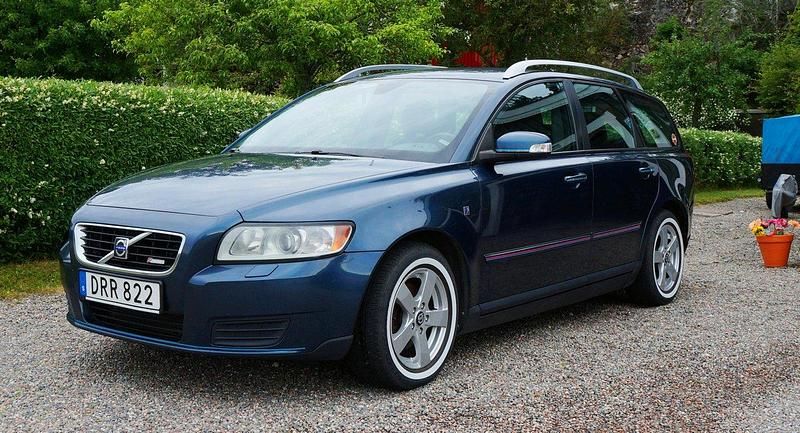 Blå Begagnad 2008 Volvo V50 Kinetic Kombi | 27 000 kr (Dyr) - Bild 1/4