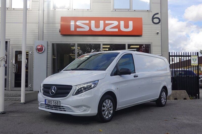 Vit Begagnad 2023 Mercedes Vito Minibuss | 362 375 kr (Superpris) - Bild 1/4