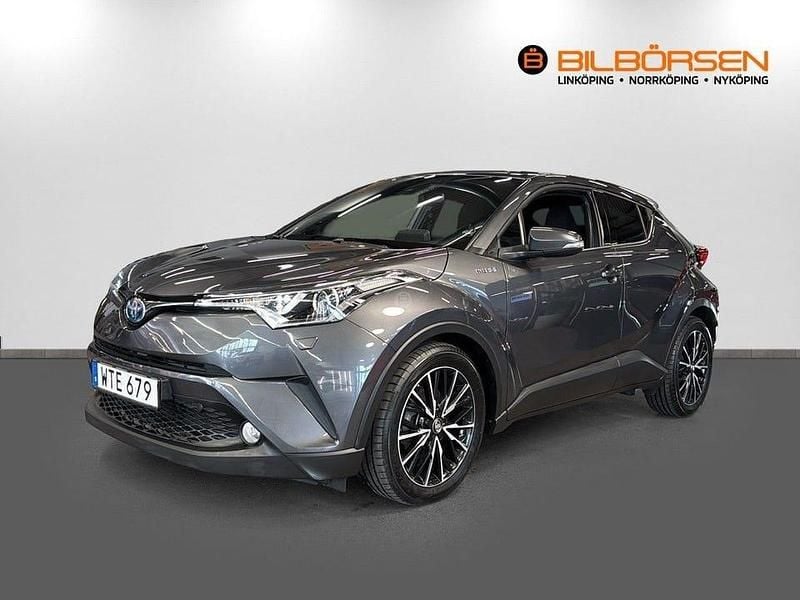 Grå Begagnad 2017 Toyota C-HR Edition SUV | 209 900 kr (Marknadspris) - Bild 1/4