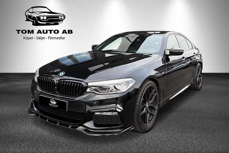Svart Begagnad 2017 BMW 520 M Sport Sedan | 319 900 kr (Dyr) - Bild 1/4